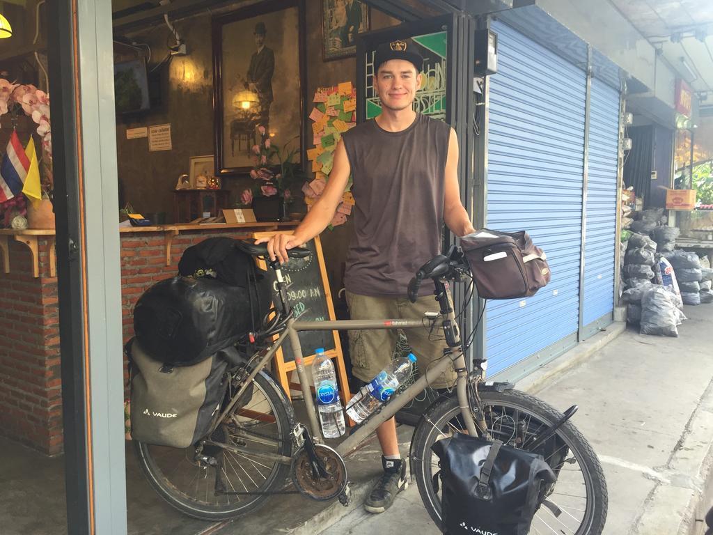 홈타운 호스텔 Samut Songkhram 외부 사진